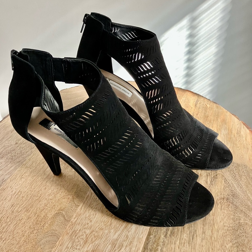 INC International Concepts Laser Cut Black Suede Open Toe Shoes Size 9.5M New
